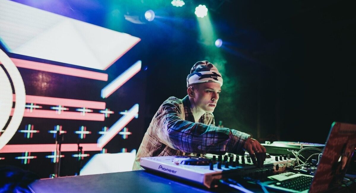 Weltrekordversuch 200 DJs und ein riesiges B2BSet Warsteiner Premium Bier